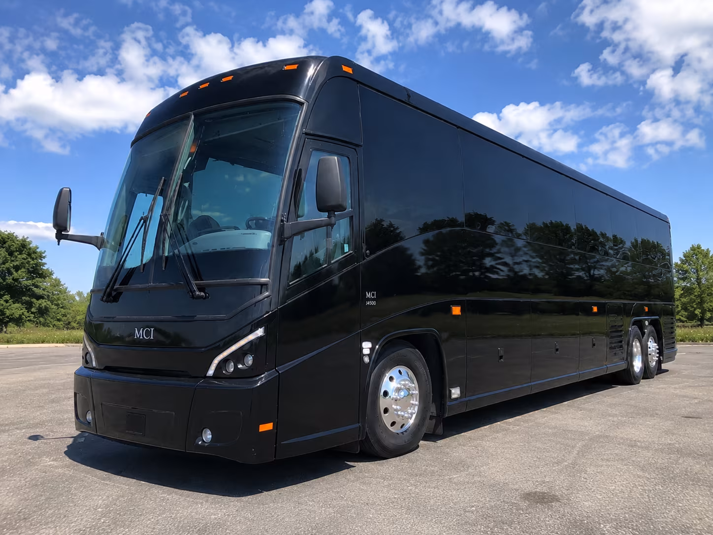 shuttle guests between suffolk hotels and your ceremony venue with ease